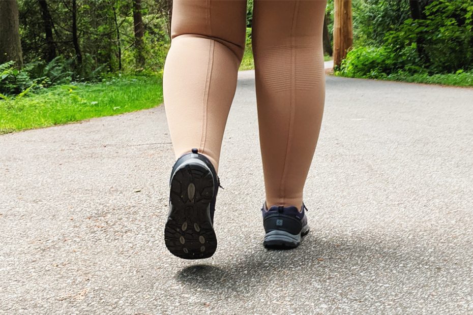 Walking as an exercise to reduce lymphedema. Compression socks.